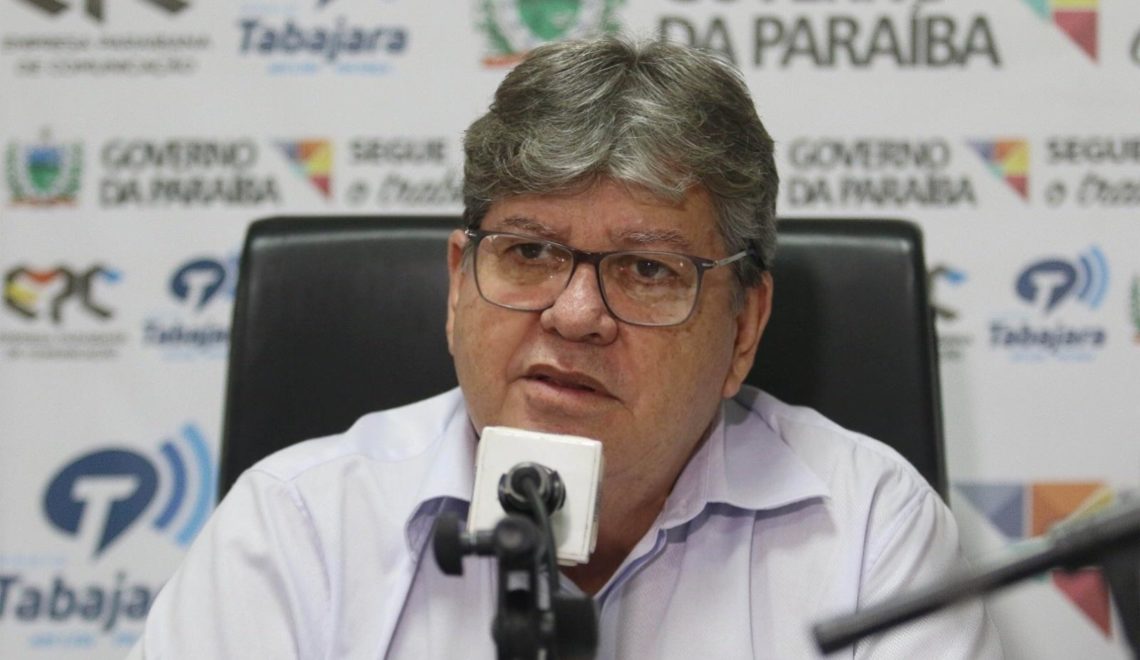 João Azevêdo rebate declaração de Bolsonaro sobre compra de vacina chinesa