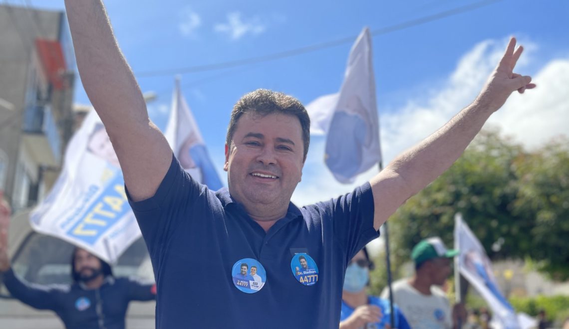 Em campanha: Dr. Aledson faz caminhada em feira de Tavares e defende mais incentivos para os feirantes